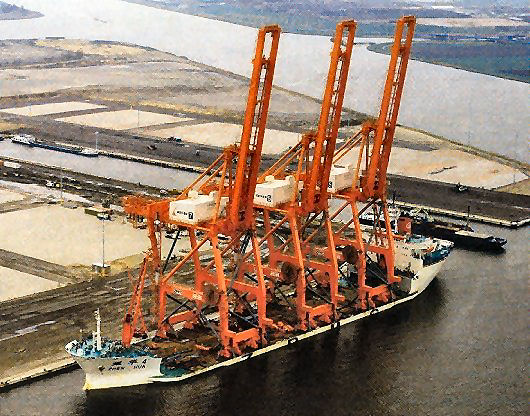 Zhen Hua 4 arrived in Amsterdam with 3 new ZPMC cranes