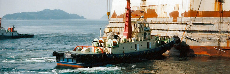 Towing Molikpaq in place over spacer